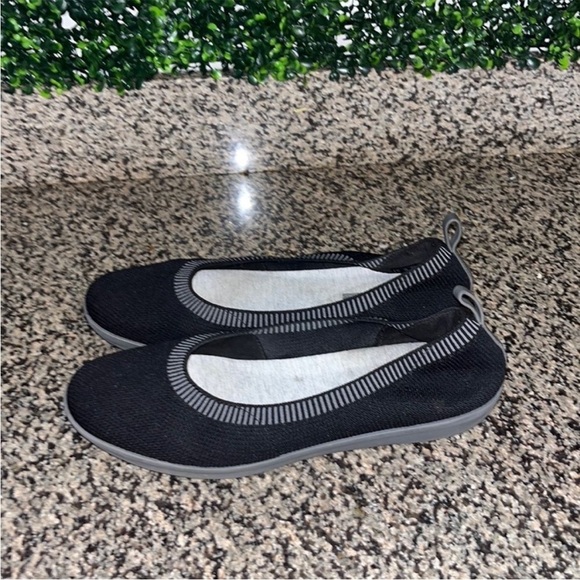 Black Slip-On Shoes - Picture 4 of 6